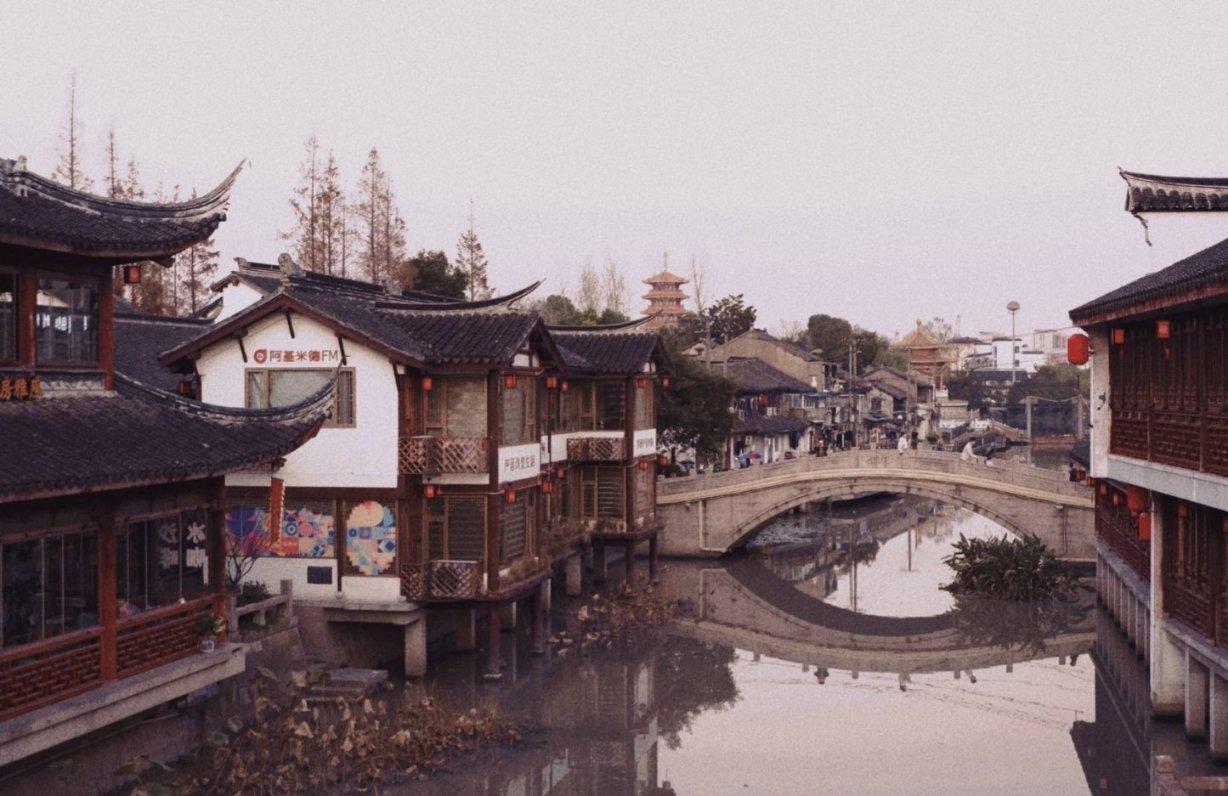 探索知识星球,{梦见摘苦瓜和西葫芦是什么意思梦见到地里给邻居摘了三四个西葫芦和一支苦瓜}为你开启智慧之旅
